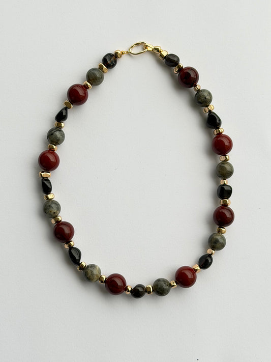 collar rojo gris pulido