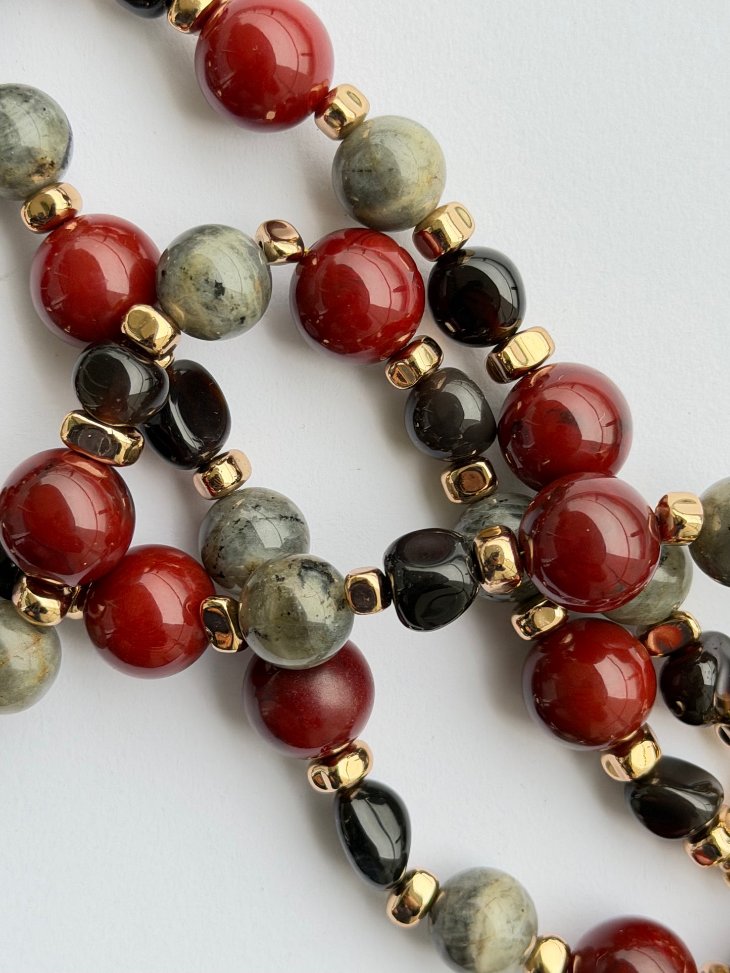 collar rojo gris pulido